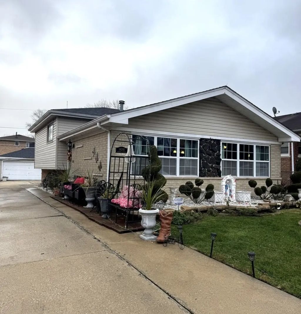 14241 S Marquette Avenue, Burnham