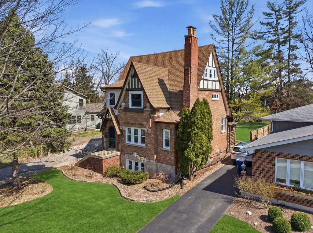 4425 Wilson Avenue, Downers Grove