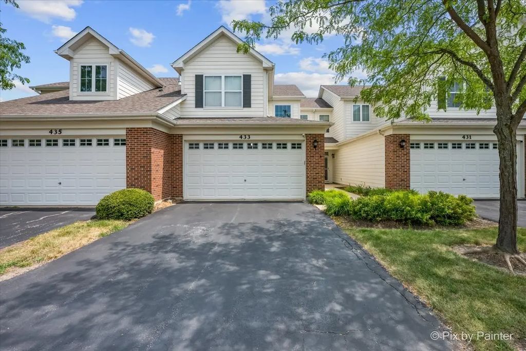 433 Tiverton Street 433, Elgin