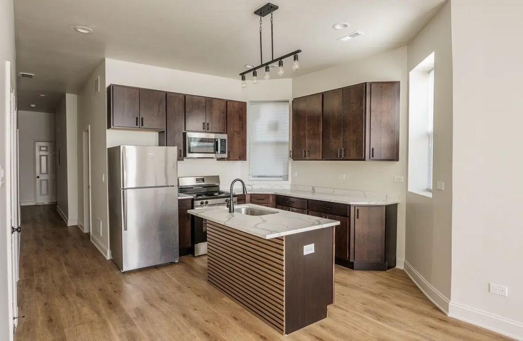 6613 S Vernon Avenue 2, Chicago, 60637