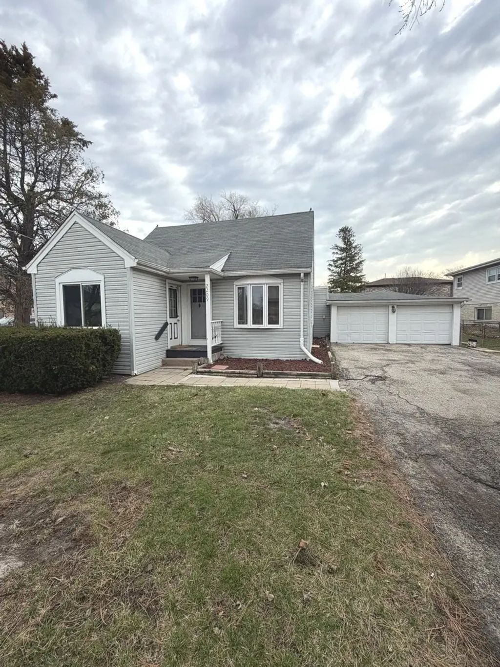 2209 Douglas Avenue, Des Plaines