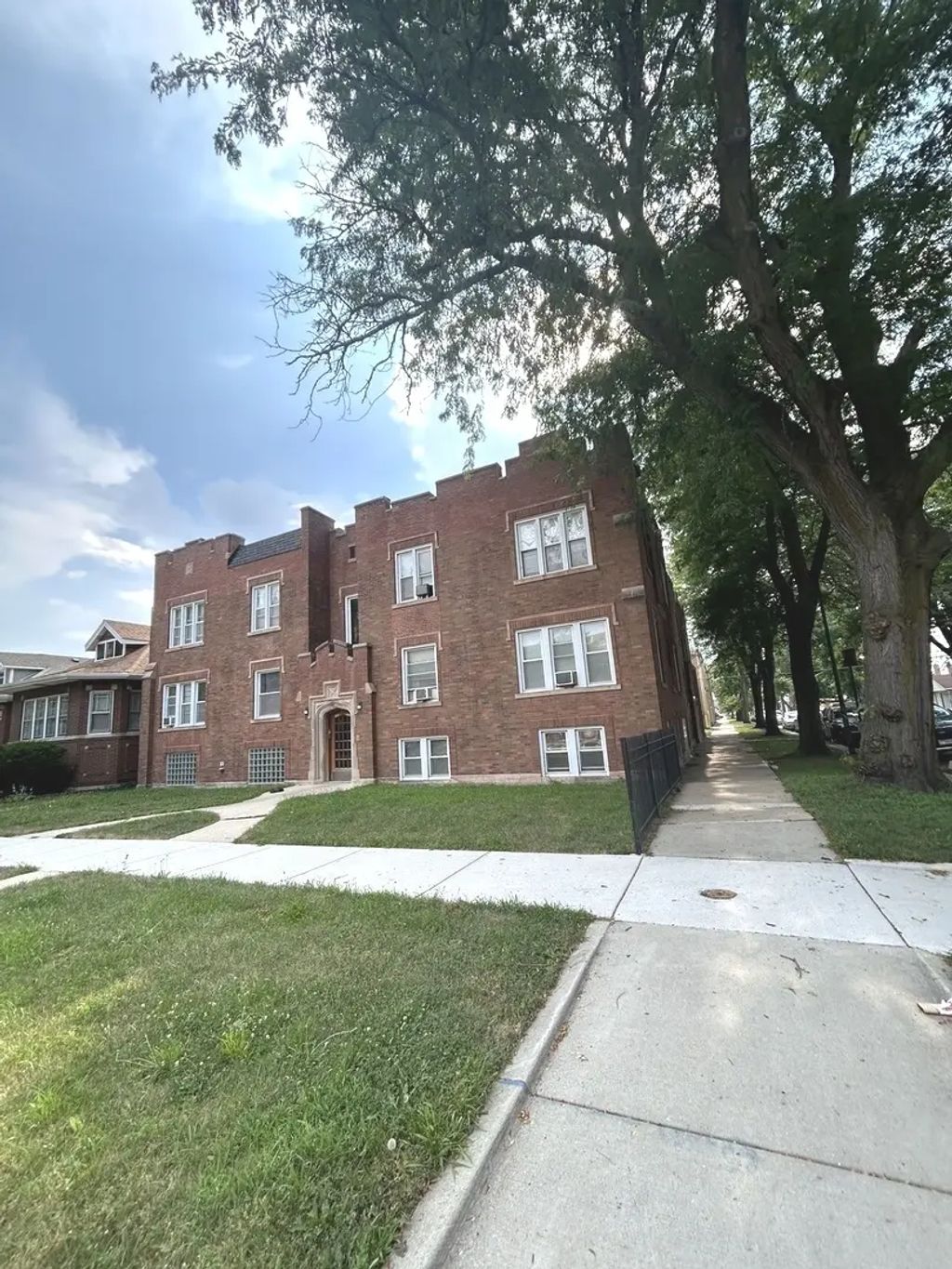 221 E 78th Street 2, Chicago