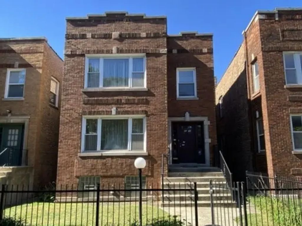 8036 S Dobson Avenue, Chicago