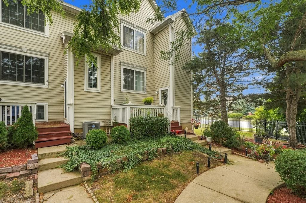 308 Windcrest Court 308, Bolingbrook