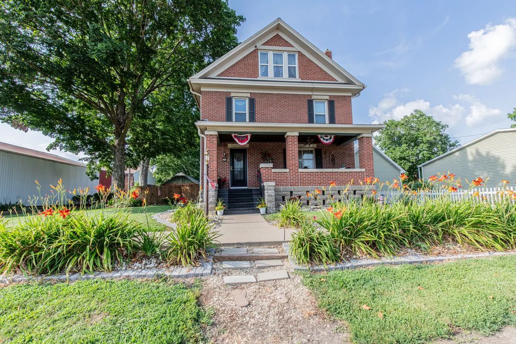 96 E Railroad Street, Lamoille
