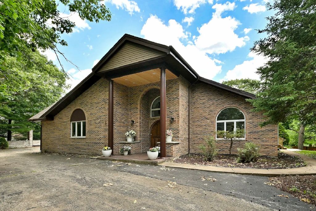 8951 W 99th Street, Palos Hills