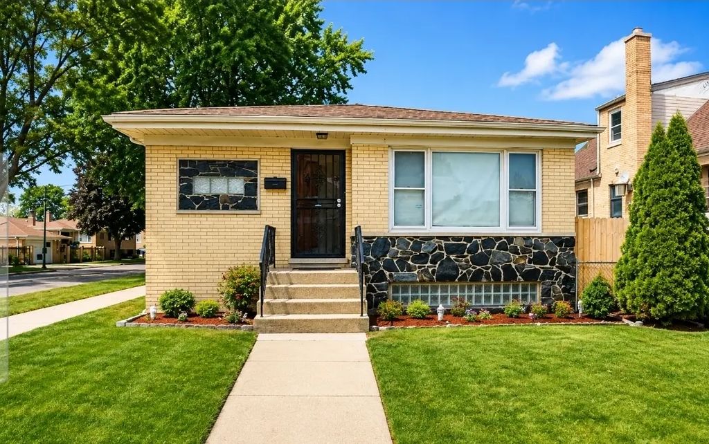 3000 N Neenah Avenue, Chicago