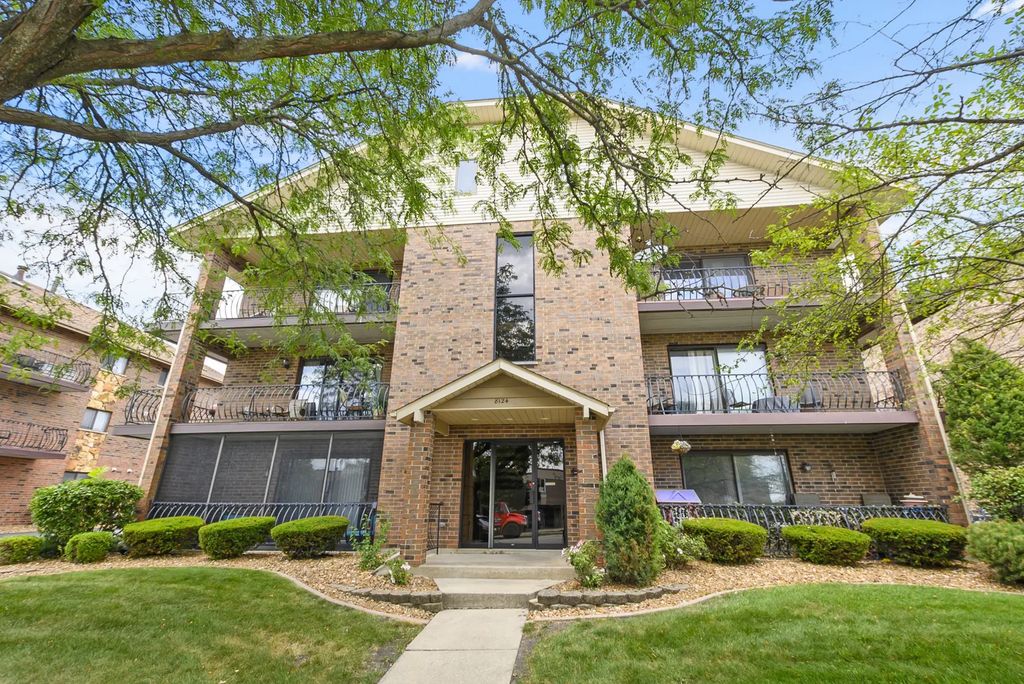8124 169th Street 2e, Tinley Park