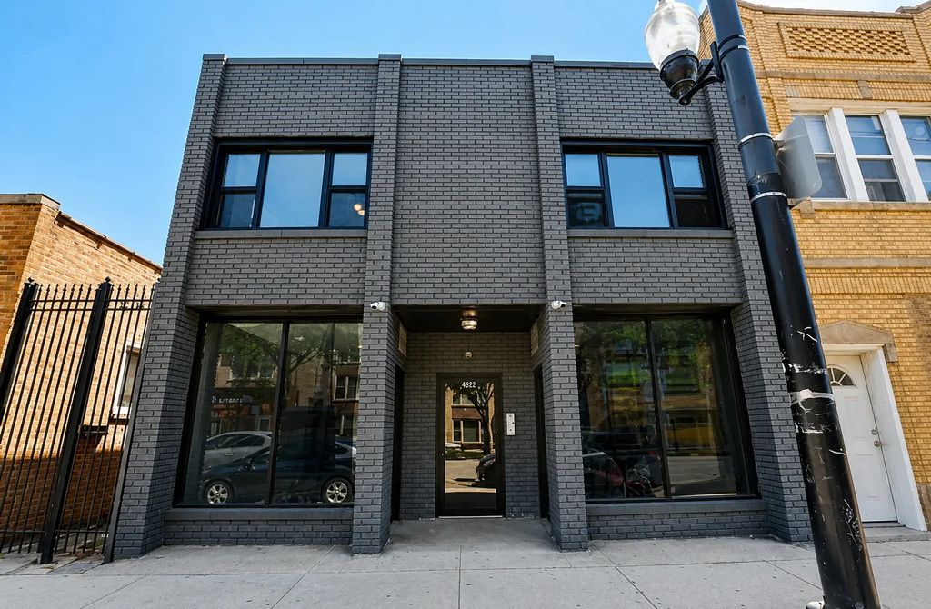 2441 N Laramie Avenue, Chicago