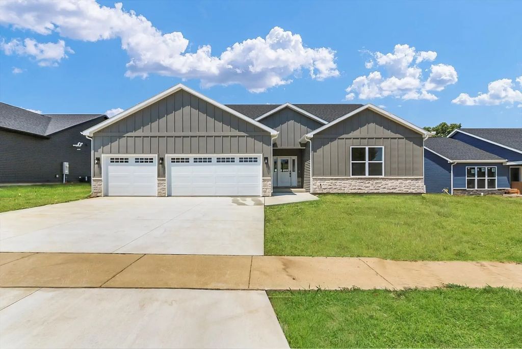 2904 Haydon Drive, Urbana