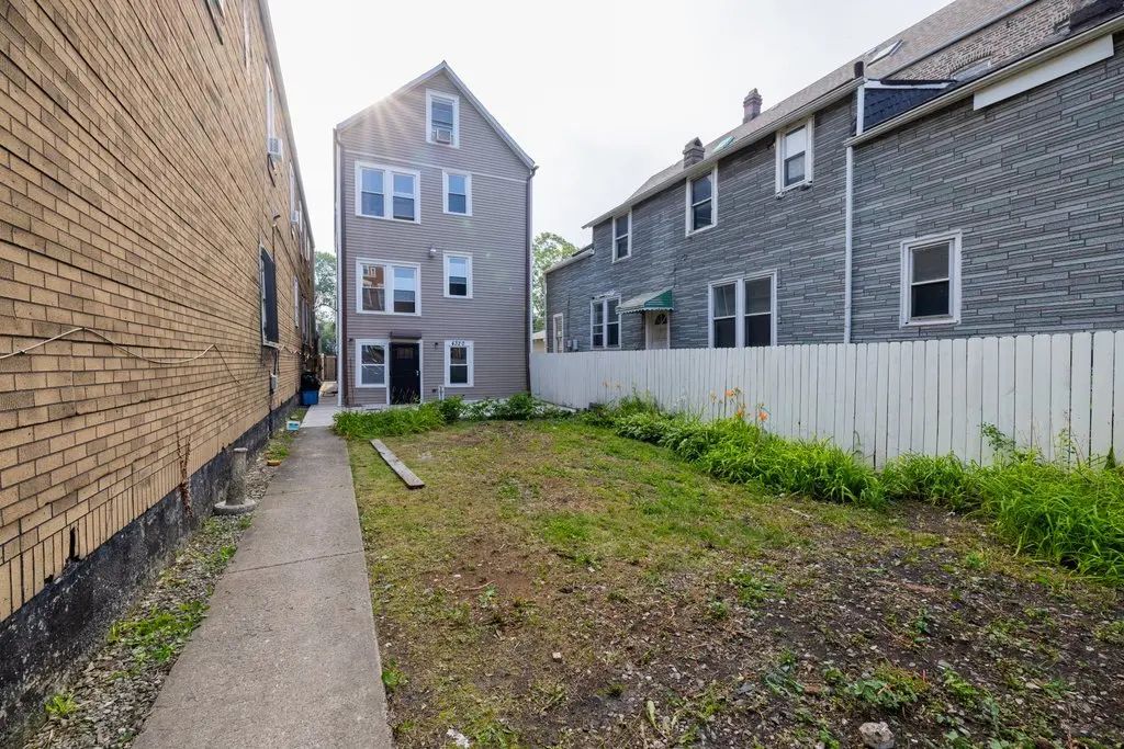 4320 S Marshfield Avenue, Chicago