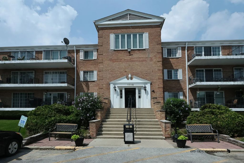 1110 N Farnsworth Avenue 310, Aurora