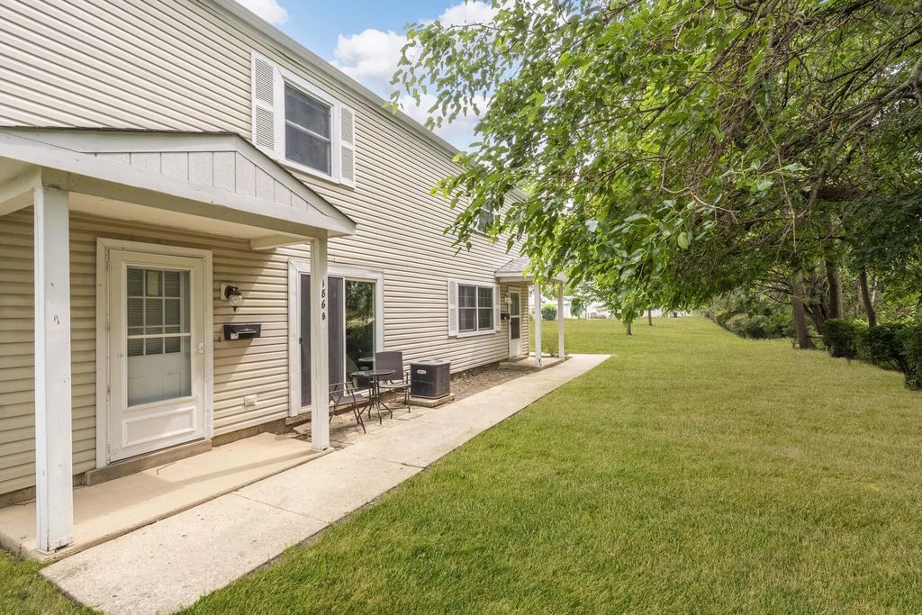 186 Judith Court B, Bartlett
