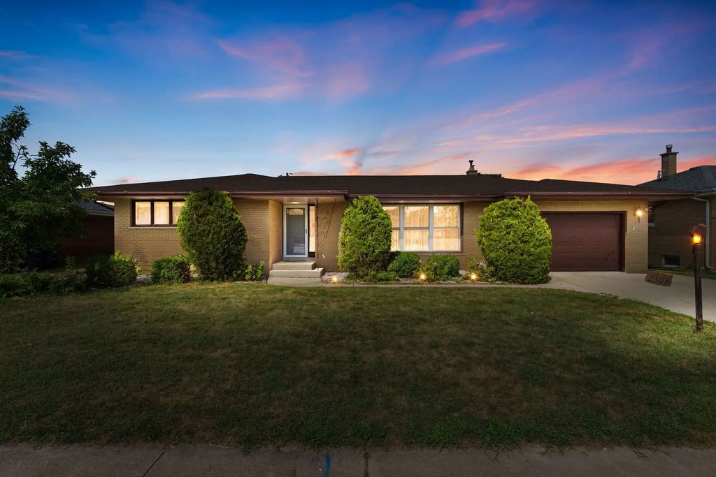 2308 185th Street, Lansing