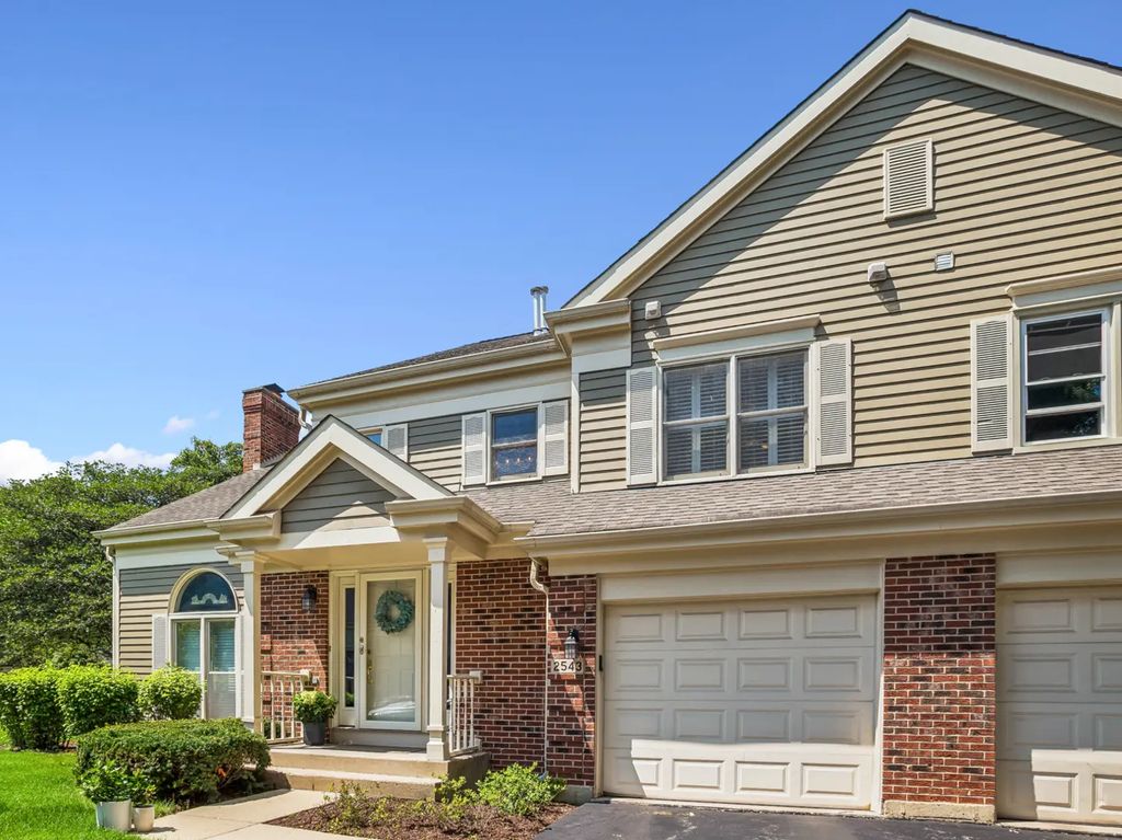 2543 E Hunter Drive, Arlington Heights