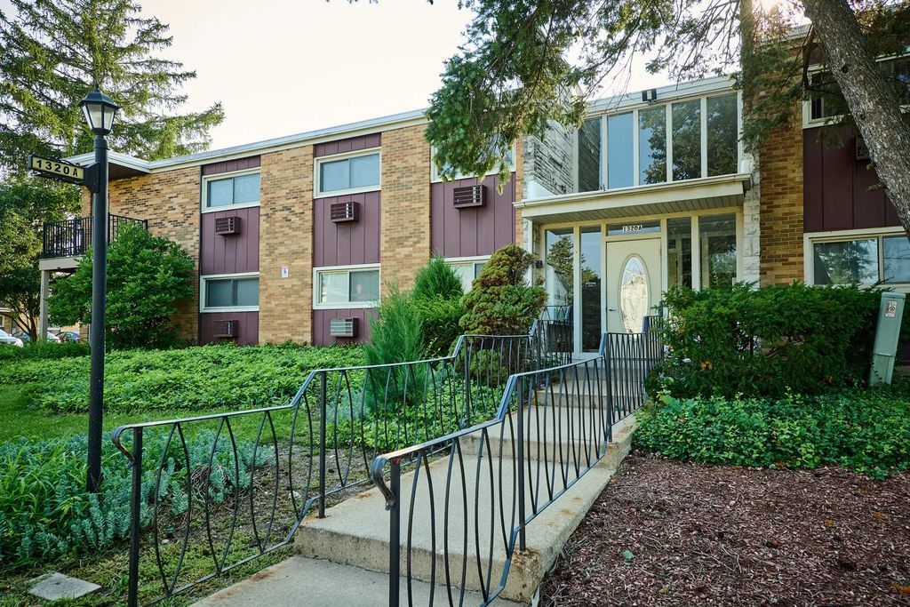 1320a Lore Lane 101, Lombard