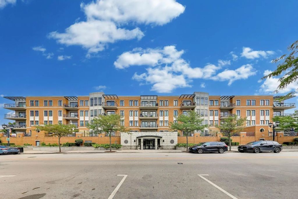 135 S York Street 520, Elmhurst