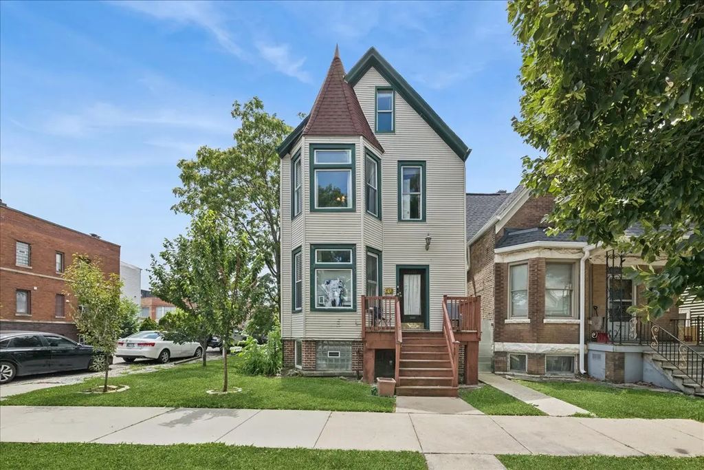 2835 W Wellington Avenue 2, Chicago