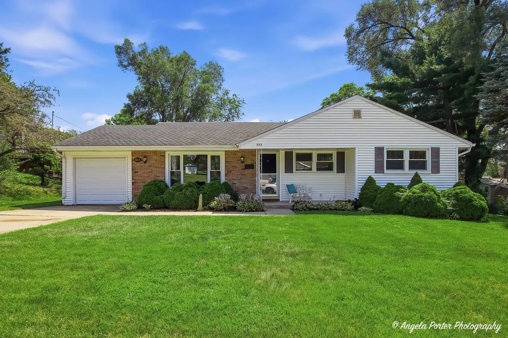 303 Ridge Street, Algonquin
