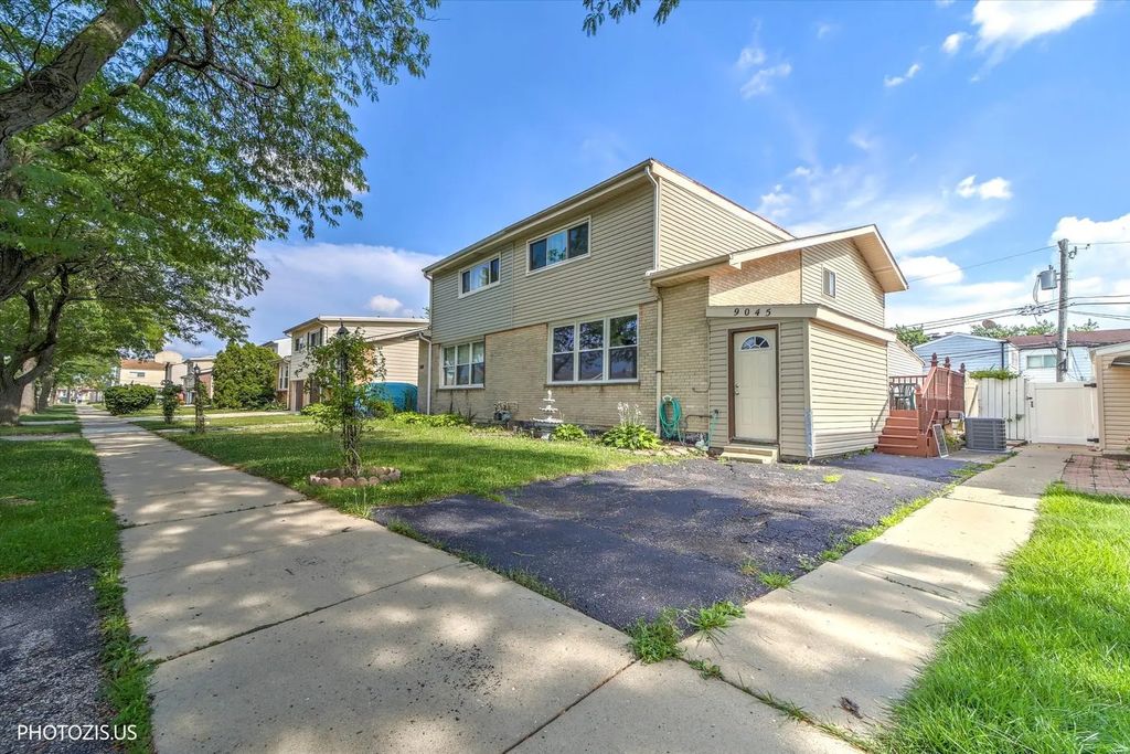 9045 Emerson Drive, Des Plaines
