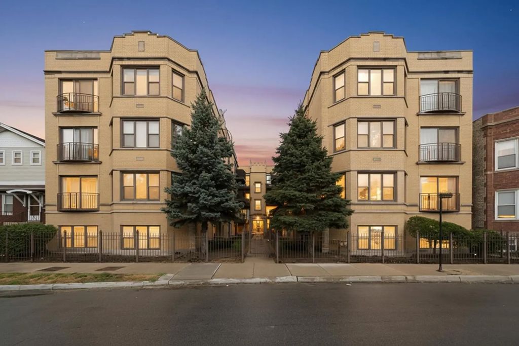 3008 W Addison Street 3s, Chicago