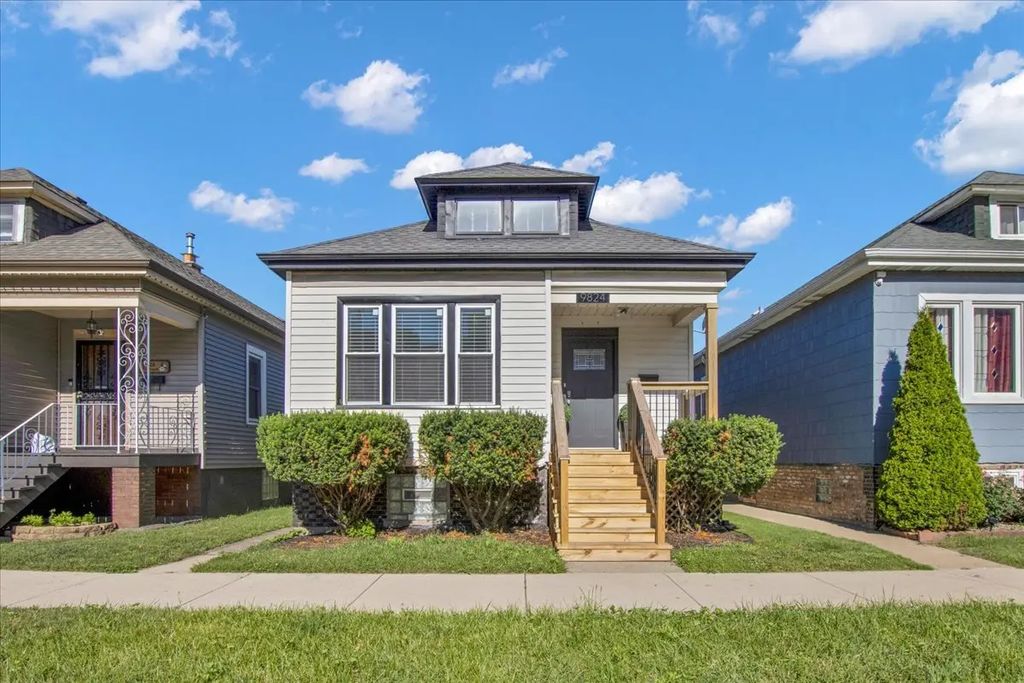 9824 S Escanaba Avenue, Chicago, 60617
