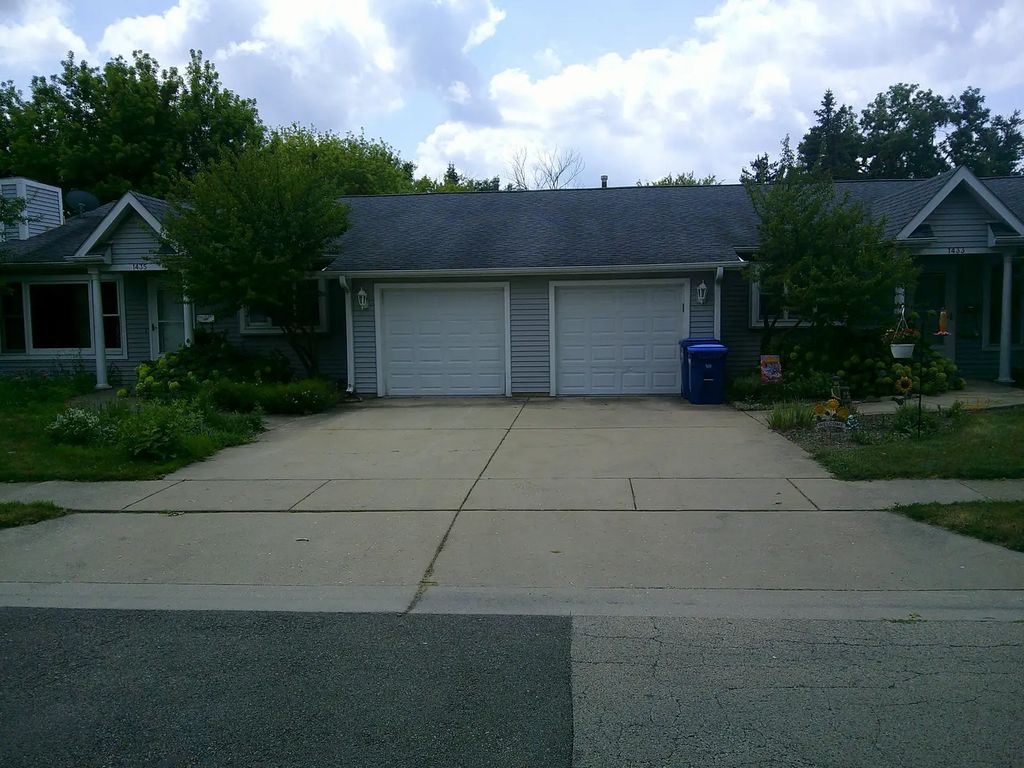 1433 Oakwood Drive, DeKalb