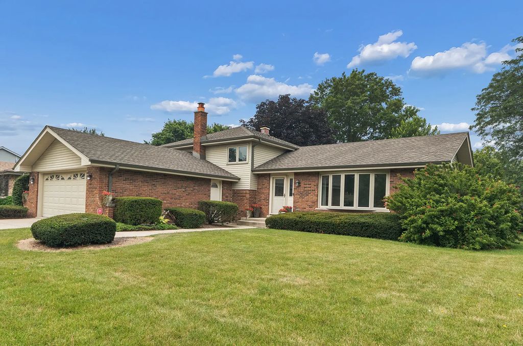 15208 Royal Foxhunt Road, Orland Park