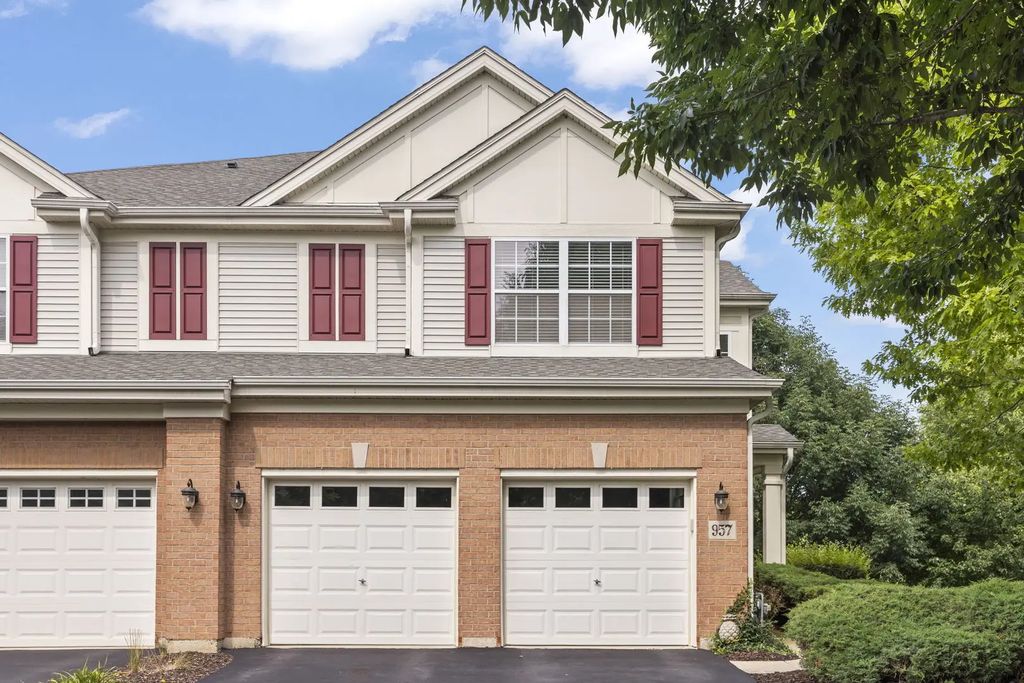 957 Winners Cup Court, Naperville