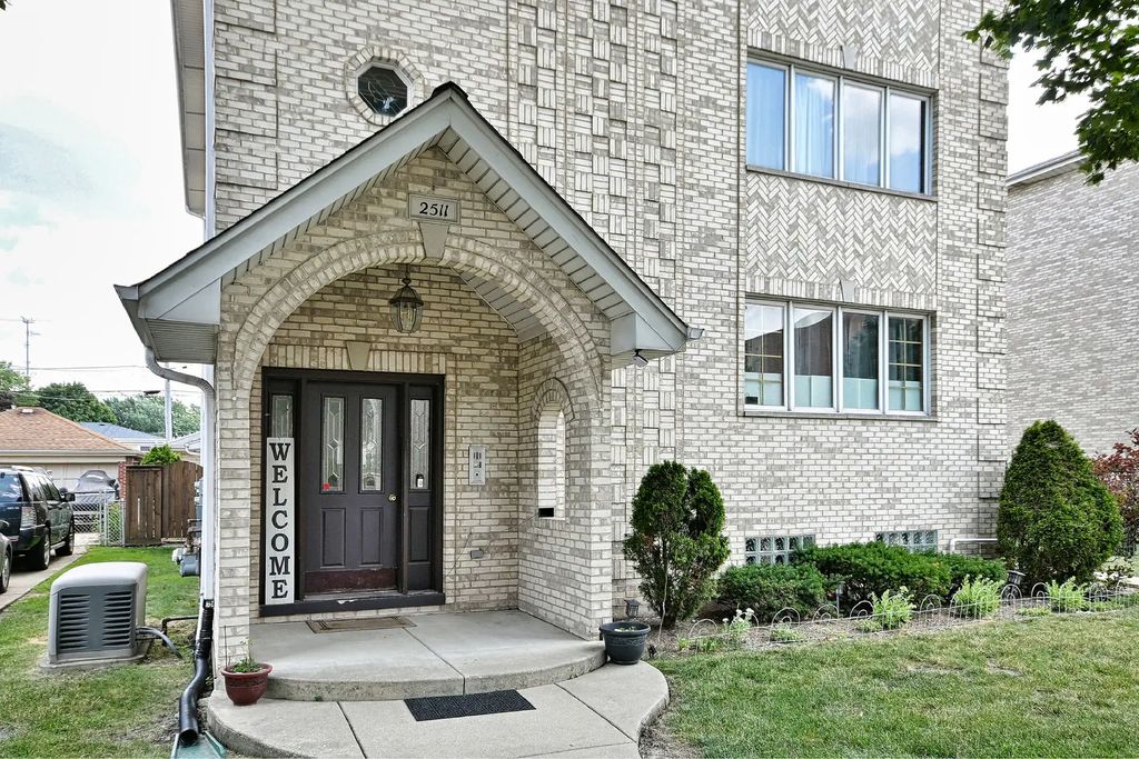 2511 N 74th Avenue 3, Elmwood Park