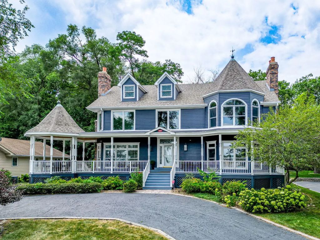 38 N Holly Avenue, Fox Lake