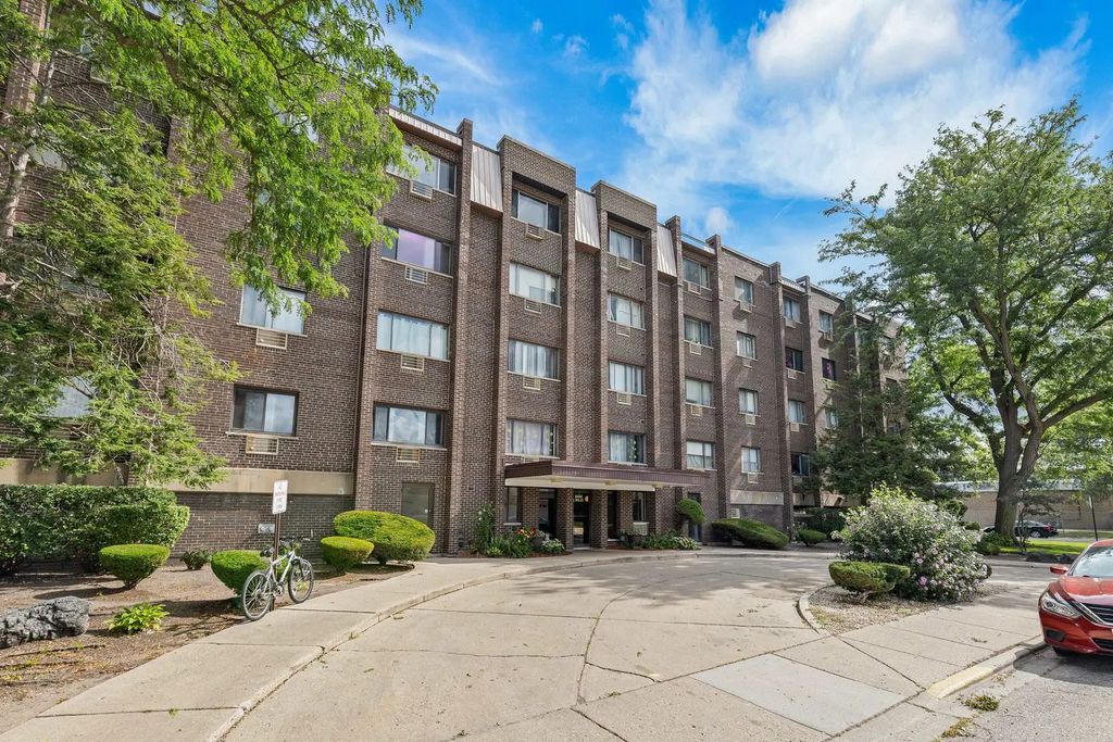 8444 W Wilson Avenue 208-s, Chicago, 60656