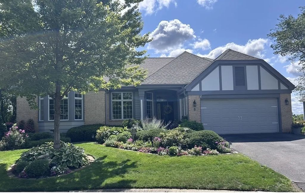 8 Canterbury Court, Lake In The Hills
