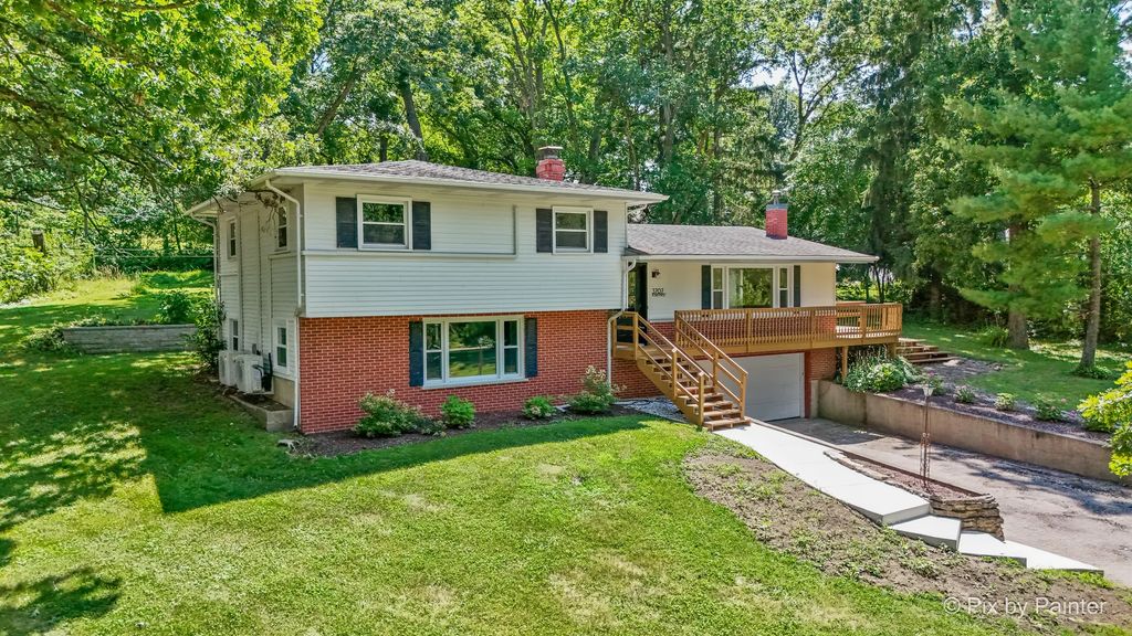 3707 N Oak Knoll Road, Crystal Lake