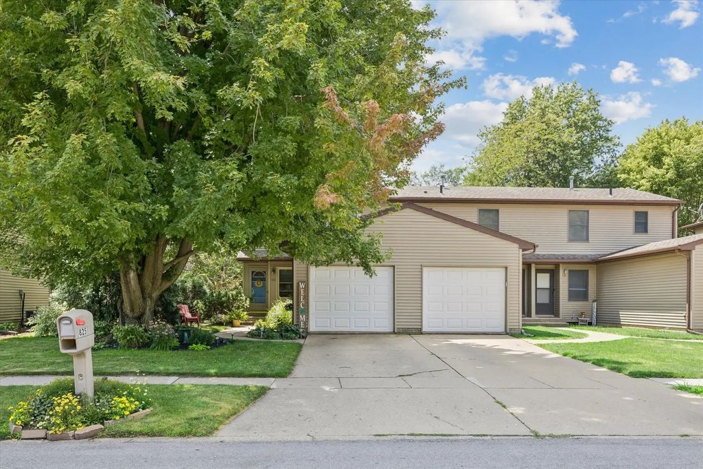825 Brookview Drive, De Witt