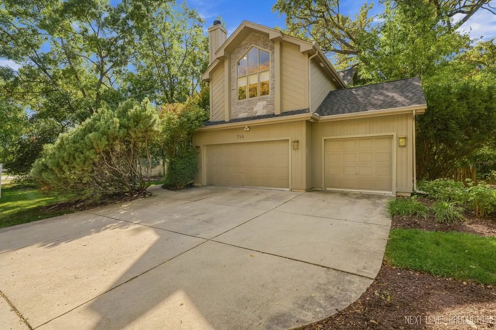 758 Feather Sound Drive, Bolingbrook