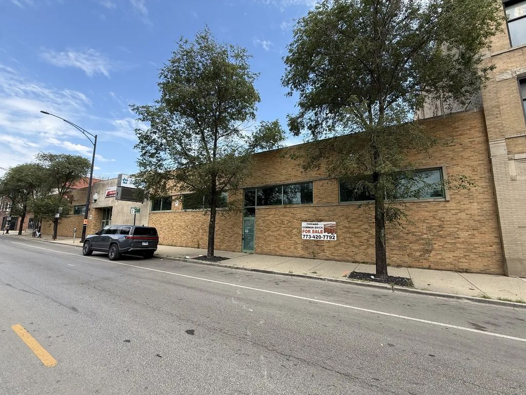 3640 W Armitage Avenue, Chicago