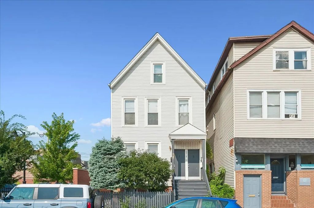 2818 N Ashland Avenue 1, Chicago