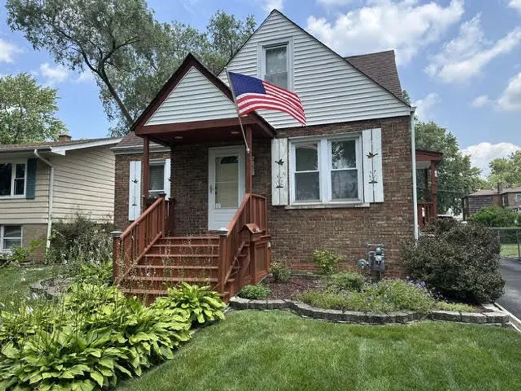 17611 Maple Street, Lansing