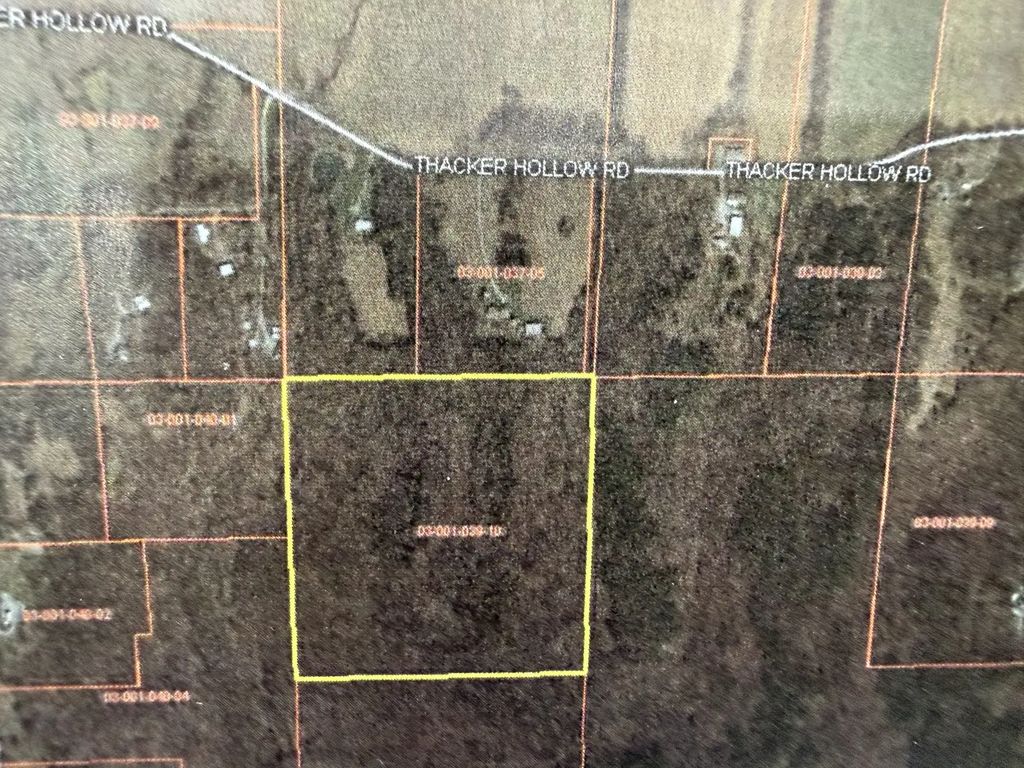 Thacker Hollow Road, Junction