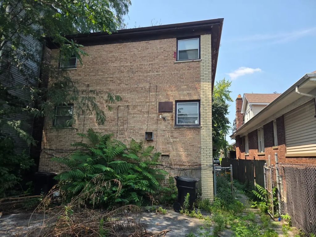 8045 S Carpenter Street, Chicago