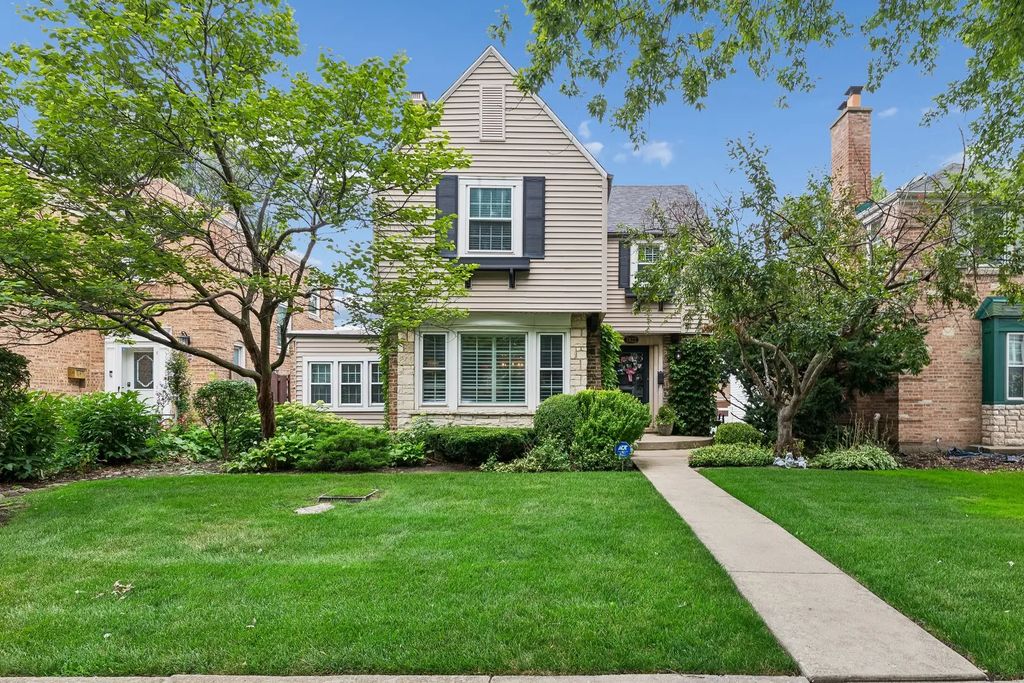 7822 W Thorndale Avenue, Chicago
