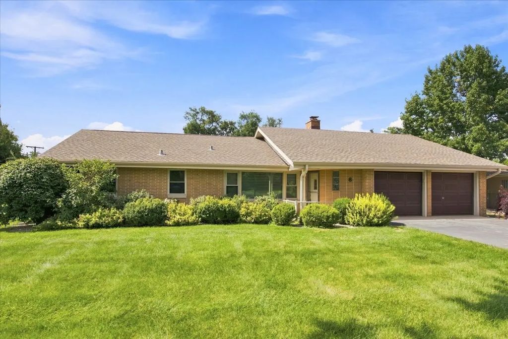 6 Meadowood Drive, Oak Brook