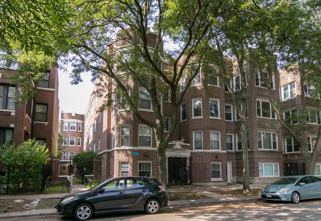 7646 N Greenview Avenue 3, Chicago