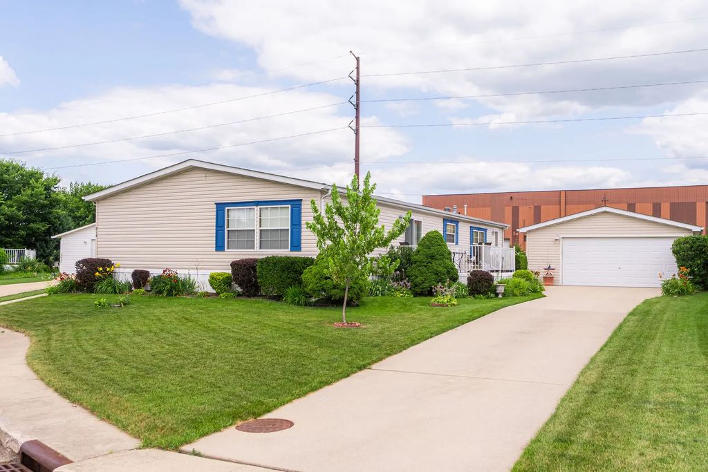 814 S Eleventh Street, DeKalb