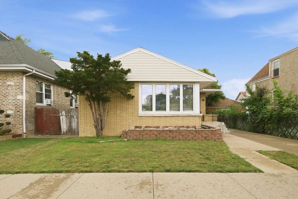 6154 W Wrightwood Avenue, Chicago