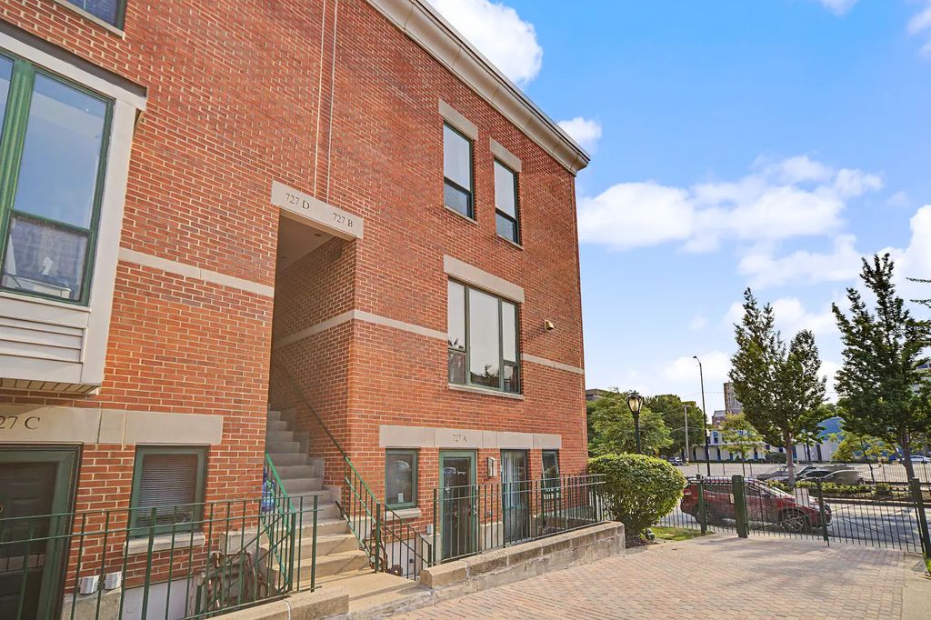 727 S Ashland Avenue B, Chicago