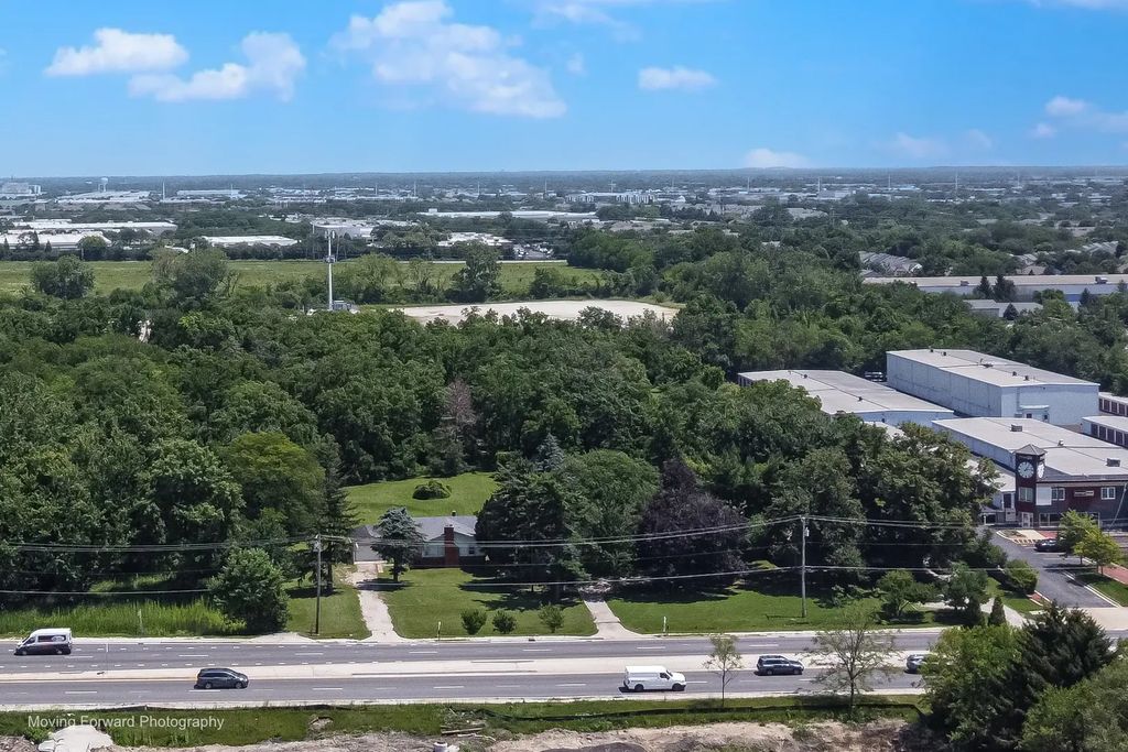 7s151 N Eola Road, Aurora