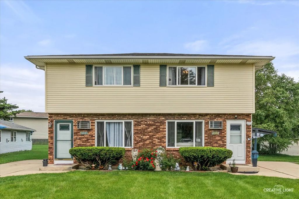 1153-1155 Burgundy Lane, Aurora