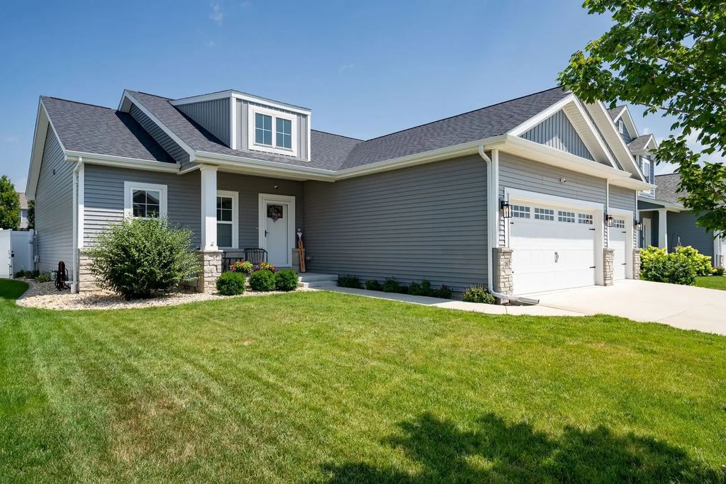 16 Stonehouse Court, Bloomington